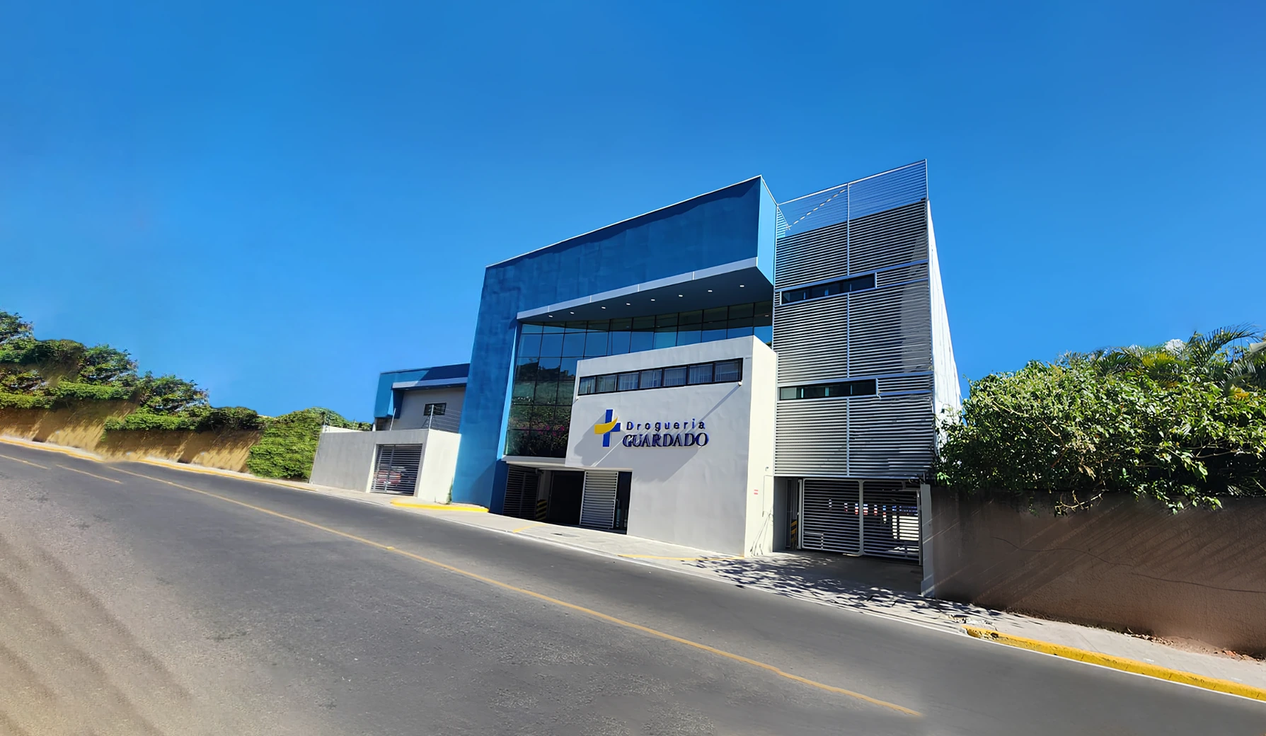 Edificio de Droguería Guardado en Colonia La Reforma, Tegucigalpa, Honduras